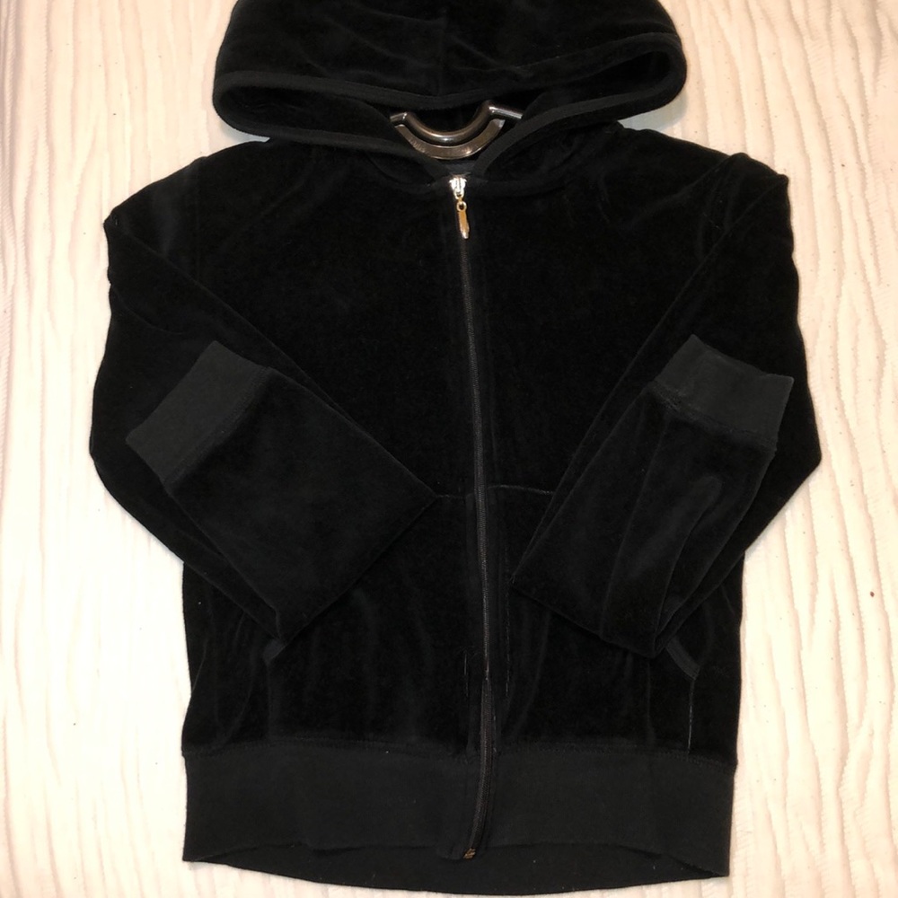 Zip up velvet black!